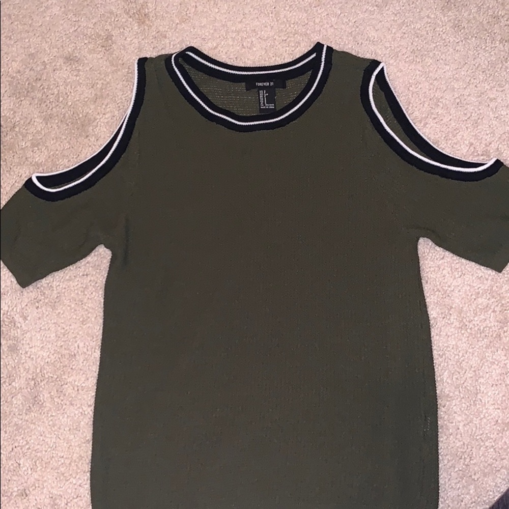 Shirt, off shoulder